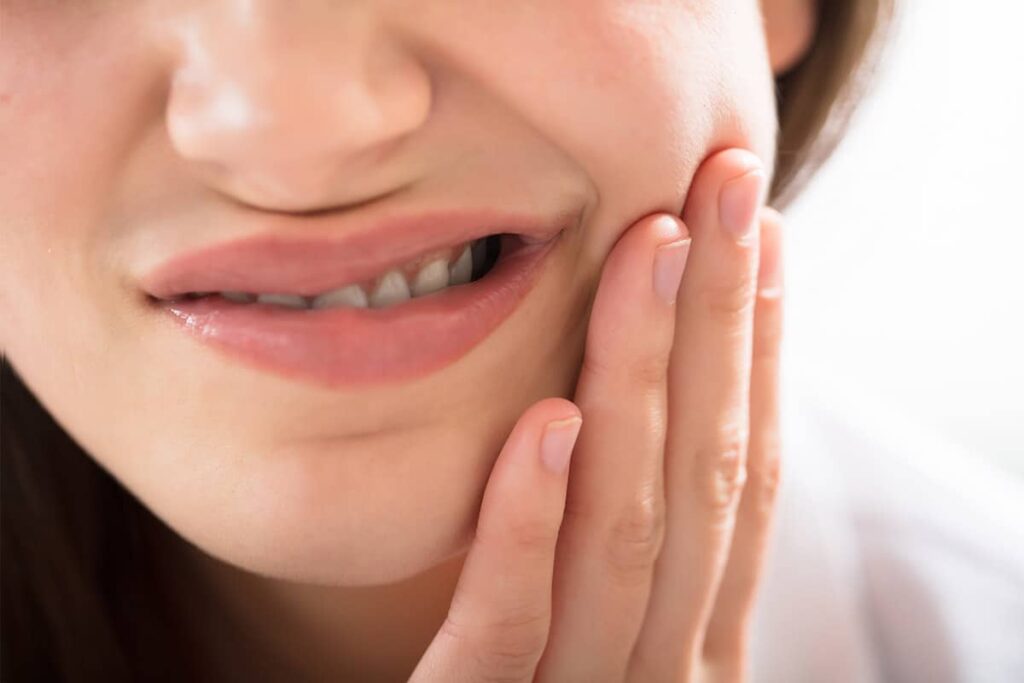 أسباب ألم الأسنان بعد سحب العصب